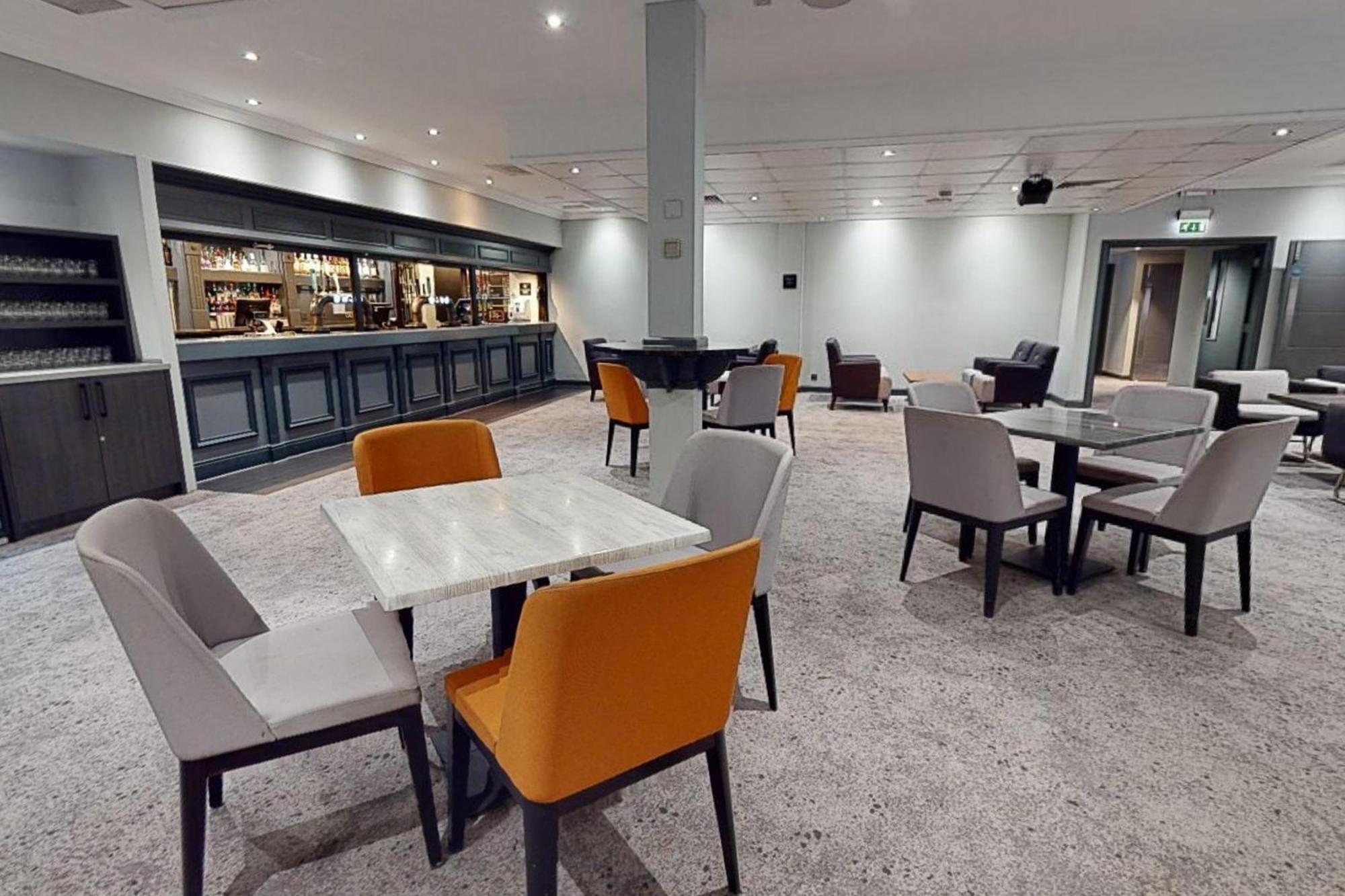 Village Hotel Cardiff Kültér fotó