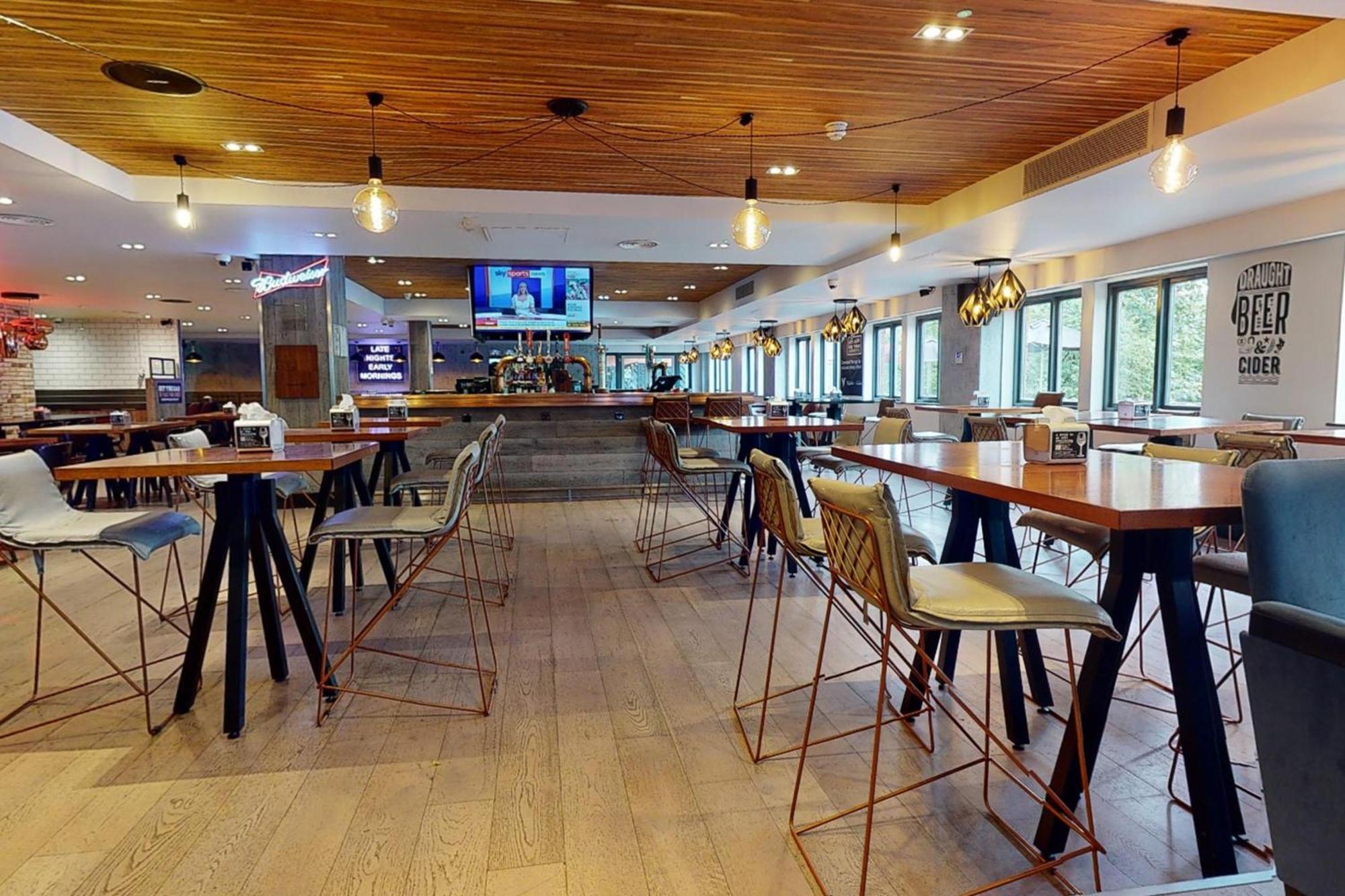 Village Hotel Cardiff Kültér fotó