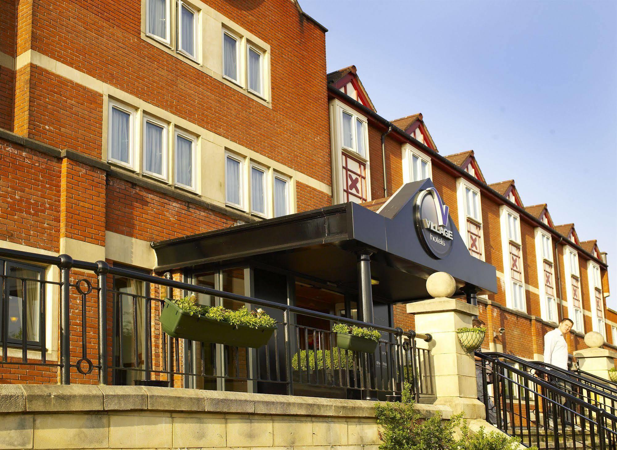 Village Hotel Cardiff Kültér fotó